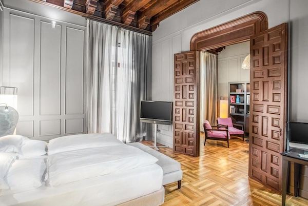 塞维利亚比利亚帕内斯宫酷房酒店（CoolRooms Palacio Villapanés Seville