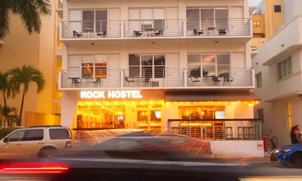 岩石旅舍